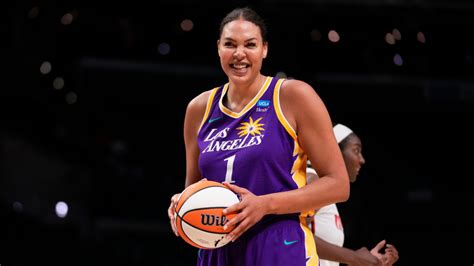 Former WNBA star Liz Cambage issues new。